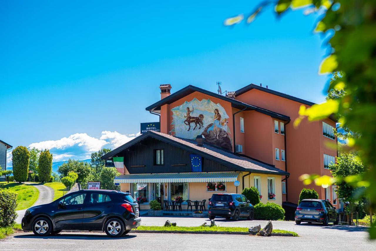 Hotel Ristorante Sagittario Feltre Ngoại thất bức ảnh