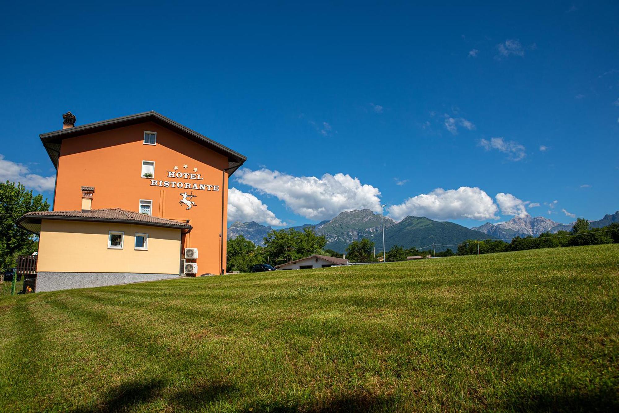Hotel Ristorante Sagittario Feltre Ngoại thất bức ảnh