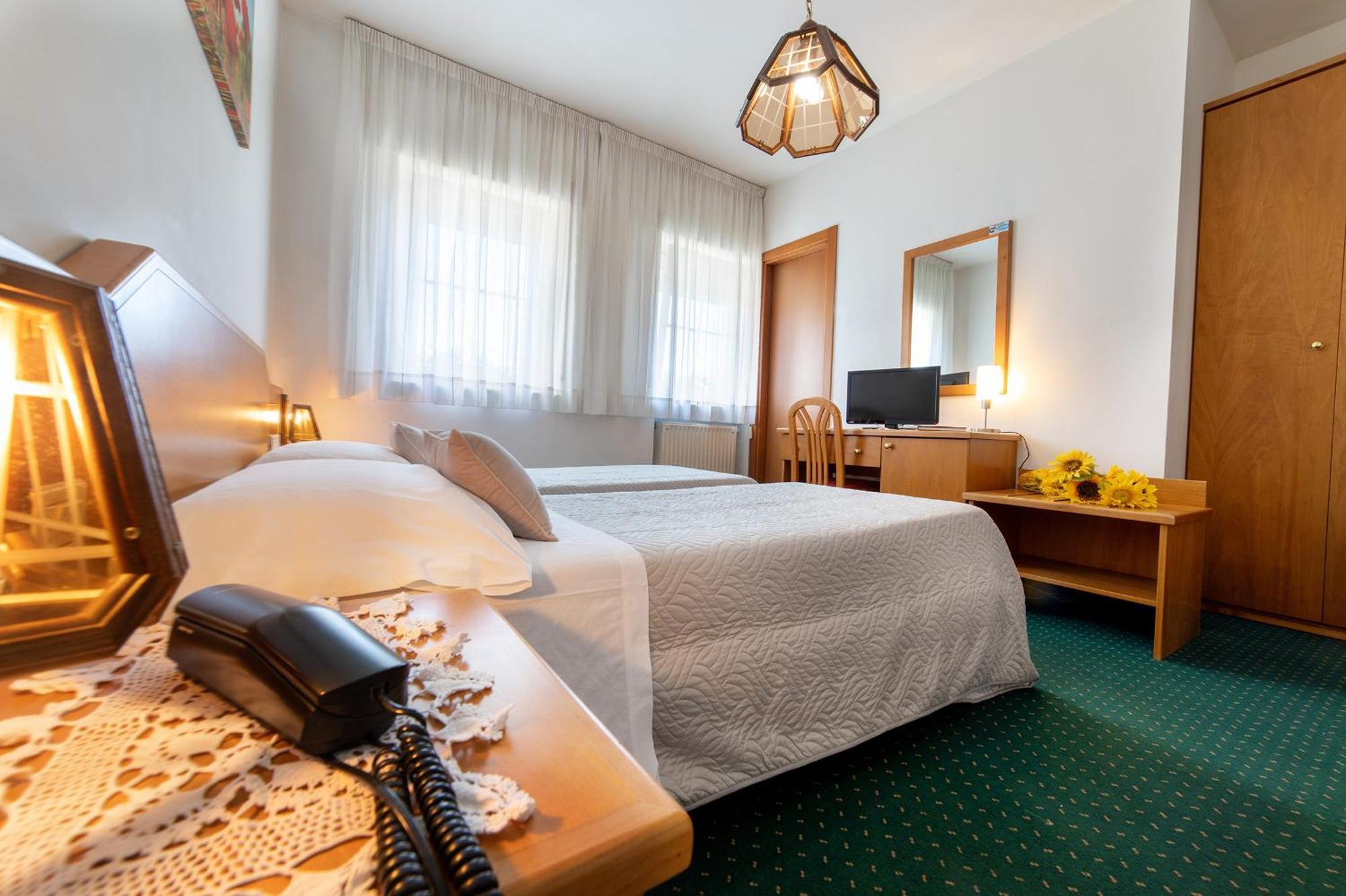 Hotel Ristorante Sagittario Feltre Ngoại thất bức ảnh