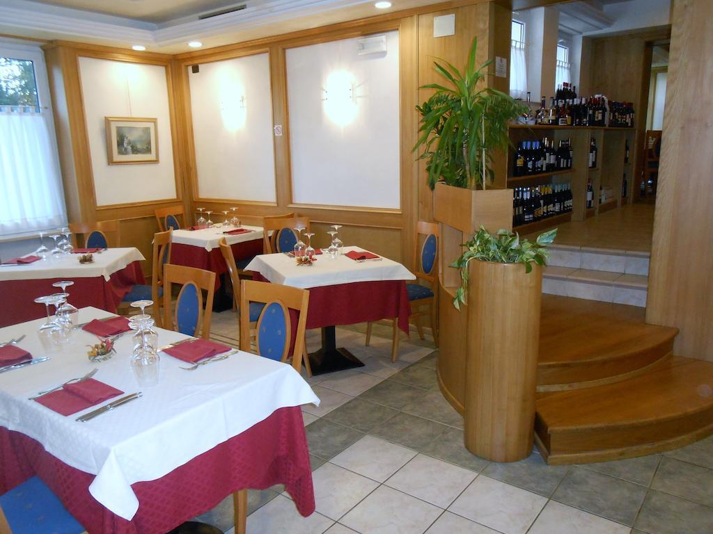 Hotel Ristorante Sagittario Feltre Ngoại thất bức ảnh
