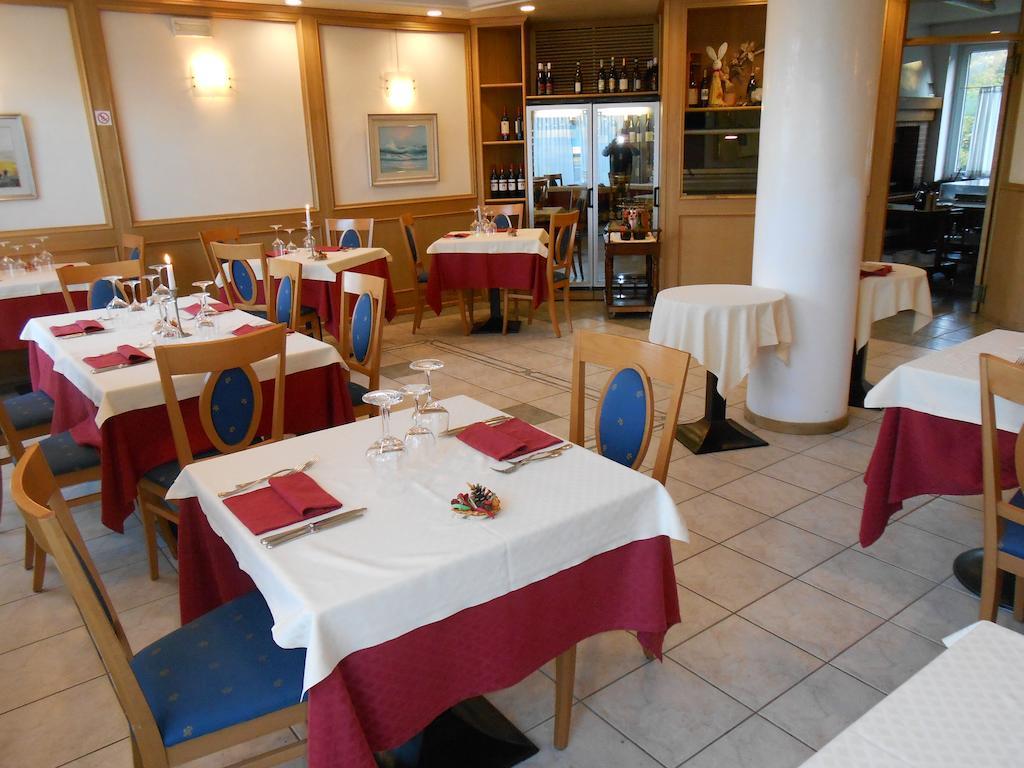 Hotel Ristorante Sagittario Feltre Ngoại thất bức ảnh
