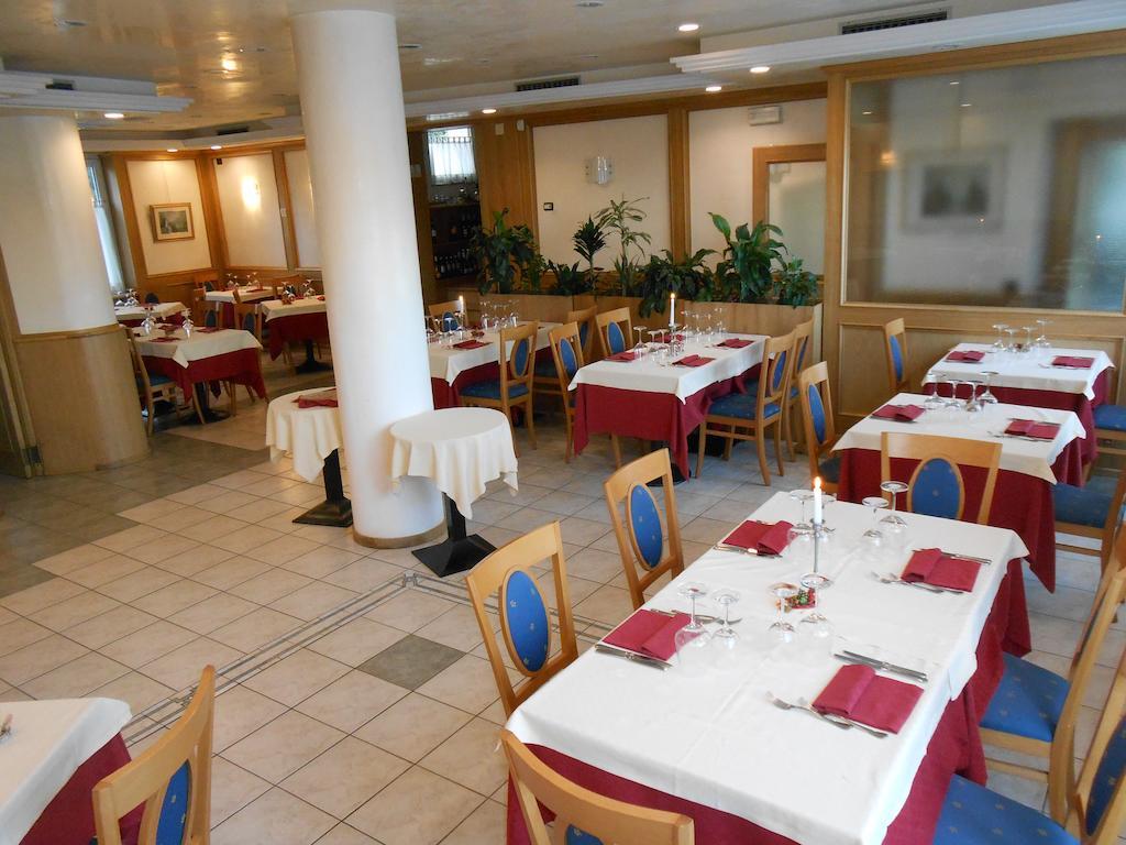 Hotel Ristorante Sagittario Feltre Ngoại thất bức ảnh